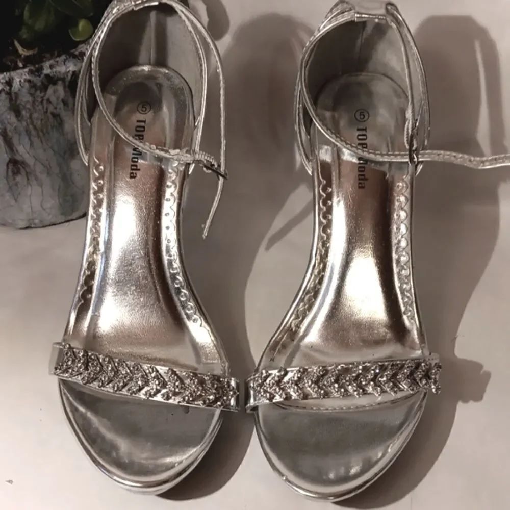 TOP Moda Silver Heels - Picture 2 of 12